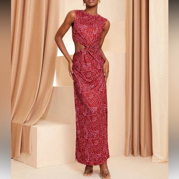 Elegant Red Cutout Maxi Dress - Picture 4 of 7